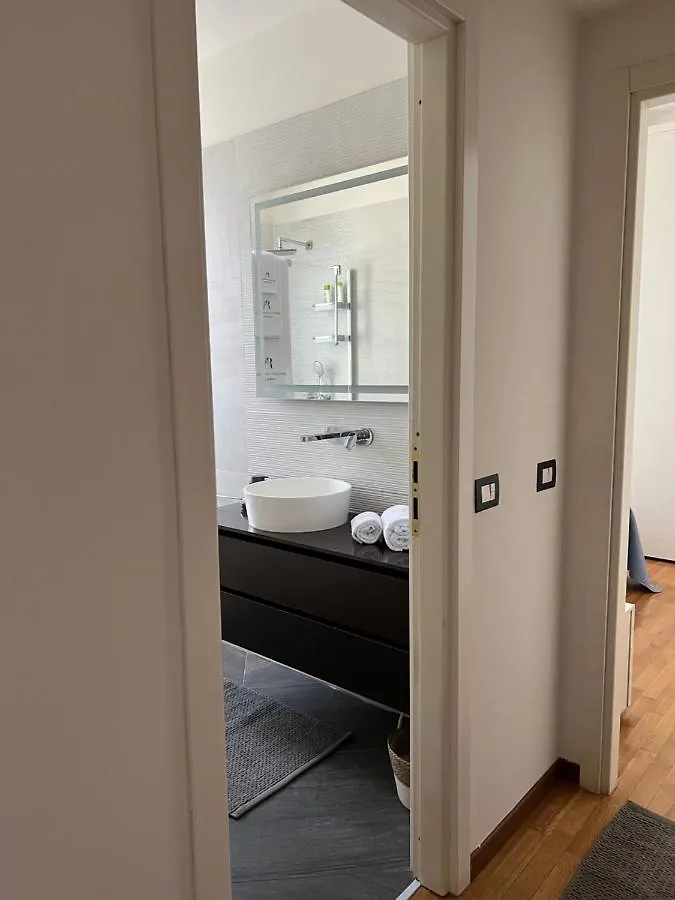Rebecca'S Milano Collection: Manzoni Apartment  Milan